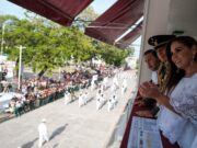 Con orgullo e identidad nacional, Mara Lezama y el pueblo chetumaleño presencian desfile cívico-militar