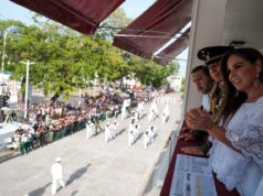 Con orgullo e identidad nacional, Mara Lezama y el pueblo chetumaleño presencian desfile cívico-militar