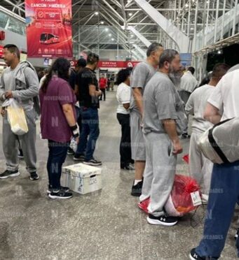 Deportados de Estados Unidos llegan a Cancún; buscan regresar a casa
