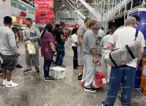 Deportados de Estados Unidos llegan a Cancún; buscan regresar a casa