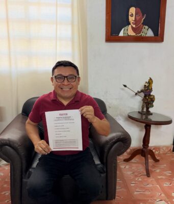 Se registra José María Chacón por la coordinación municipal de Morena en Felipe Carrillo Puerto