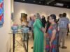 “La Magia del Camafeo en Vidrio” cautiva al público en el Museo de la Isla