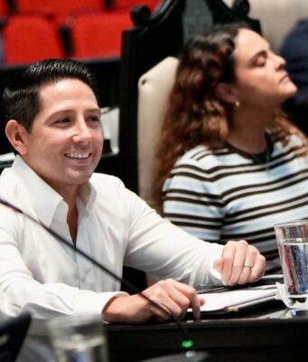 ‘Mi lugar es Cozumel’; Renán Sánchez Tajonar se separa del Congreso