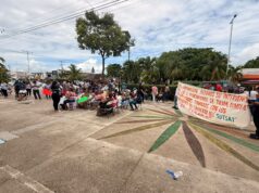 Protestan trabajadores municipales en Tulum por descuentos a nómina