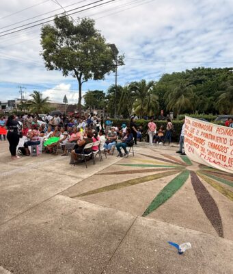 Protestan trabajadores municipales en Tulum por descuentos a nómina