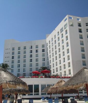 Anuncian programa ‘Renueva Cancún’, con facilidades para hoteles