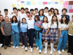 Cumple Ana Paty Peralta con estudiantes al entregar 99 mil pares de tenis gratuitos