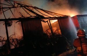 Consume incendio restaurante en la avenida Huayacán de Cancún