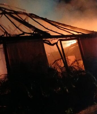 Consume incendio restaurante en la avenida Huayacán de Cancún