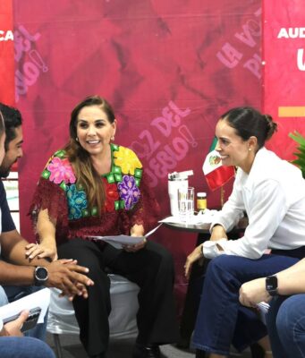 Participa Ana Paty Peralta en audiencia pública de la gobernadora Mara Lezama