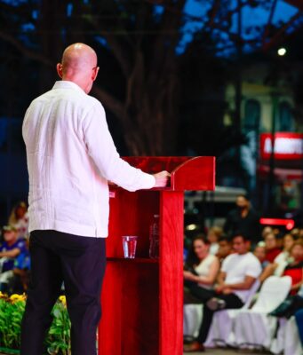 Naderías totales | “El cáncer no se combate encendiendo luces de colores, portando moñitos o diciendo discursos”: diputado Hugo Alday, quien enfrentó y venció dos veces al cáncer