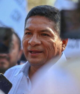 Detienen a alcalde Puerto Aventuras con oden de aprehensión