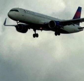 Desvían dos aviones que iban a Cancún, por fuertes lluvias